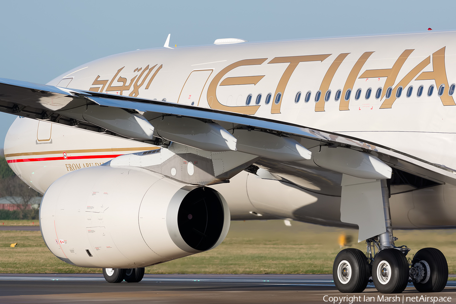 Etihad Airways Airbus A330-243 (A6-EYT) | Photo 51960