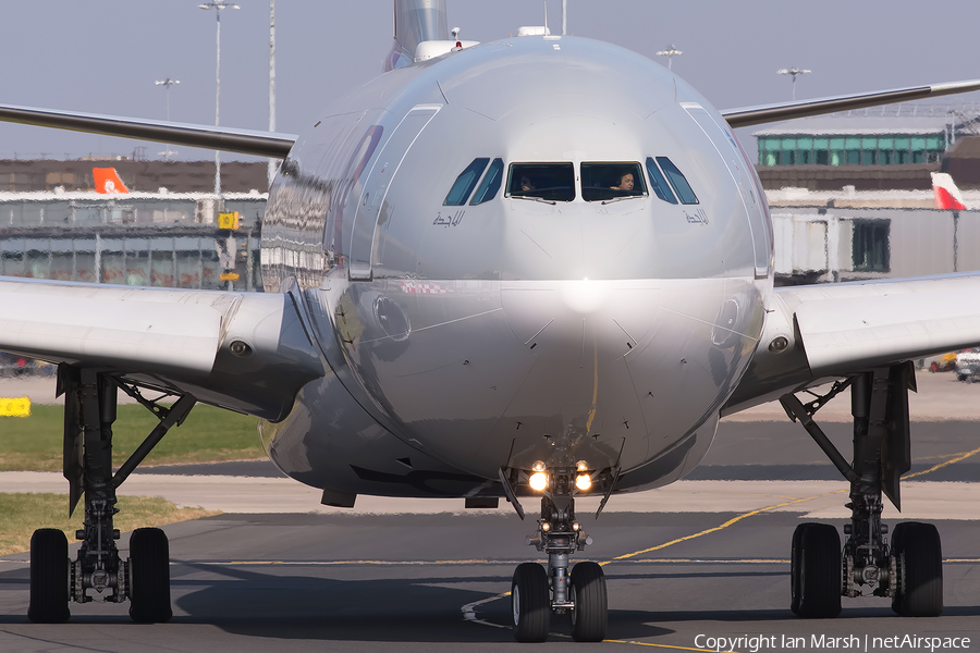 Qatar Airways Airbus A330-203 (A7-ACB) | Photo 71049