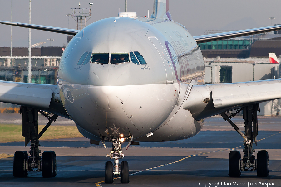 Qatar Airways Airbus A330-202 (A7-ACJ) | Photo 19042