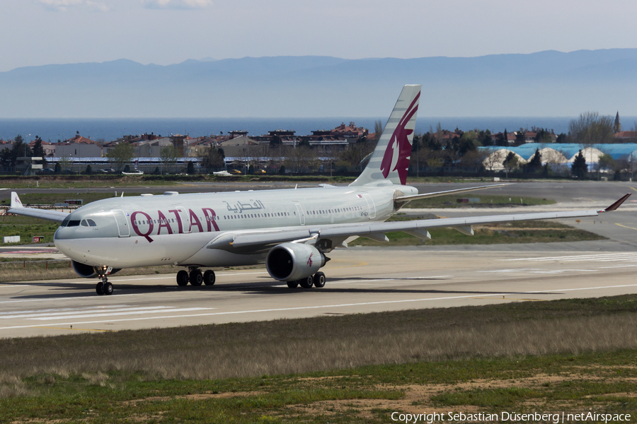 Qatar Airways Airbus A330-202 (A7-ACM) | Photo 171093