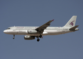 Qatar Airways Airbus A320-232 (A7-ADB) at  Dubai - International, United Arab Emirates