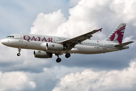 Qatar Airways Airbus A320-232 (A7-ADC) at  London - Heathrow, United Kingdom