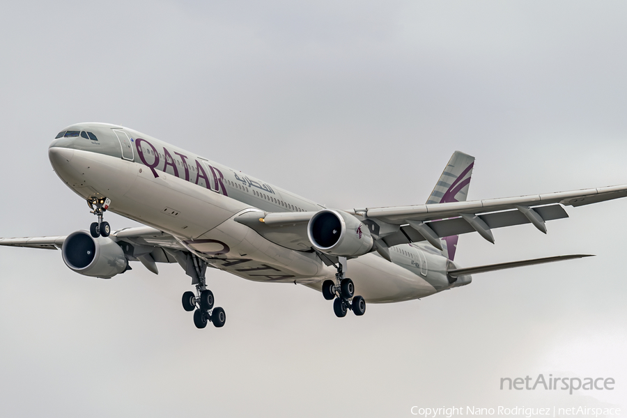 Qatar Airways Airbus A330-302 (A7-AEH) | Photo 381410