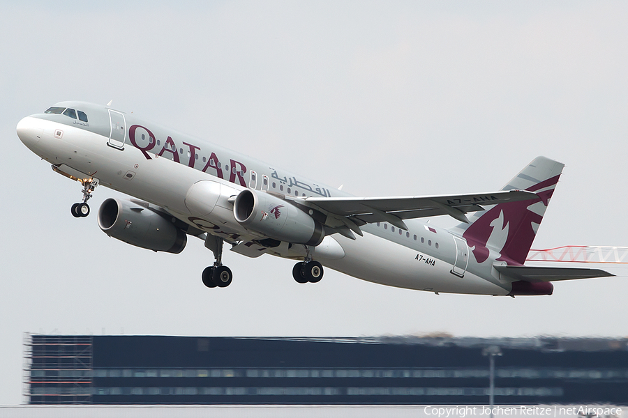 Qatar Airways Airbus A320-232 (A7-AHA) | Photo 29678
