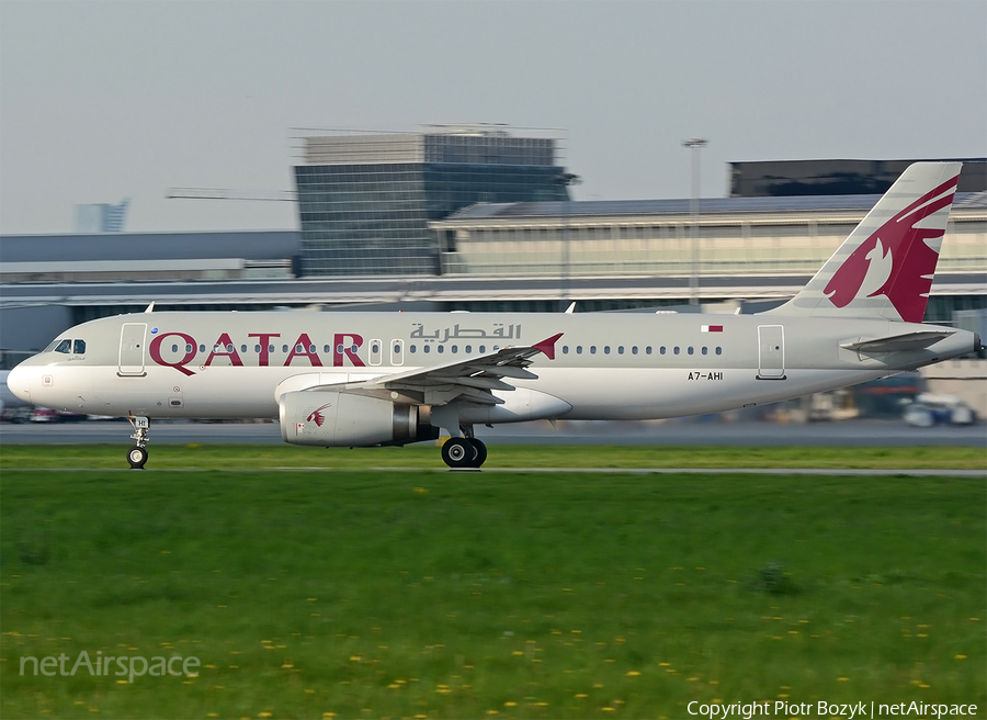 Qatar Airways Airbus A320-232 (A7-AHI) | Photo 46610