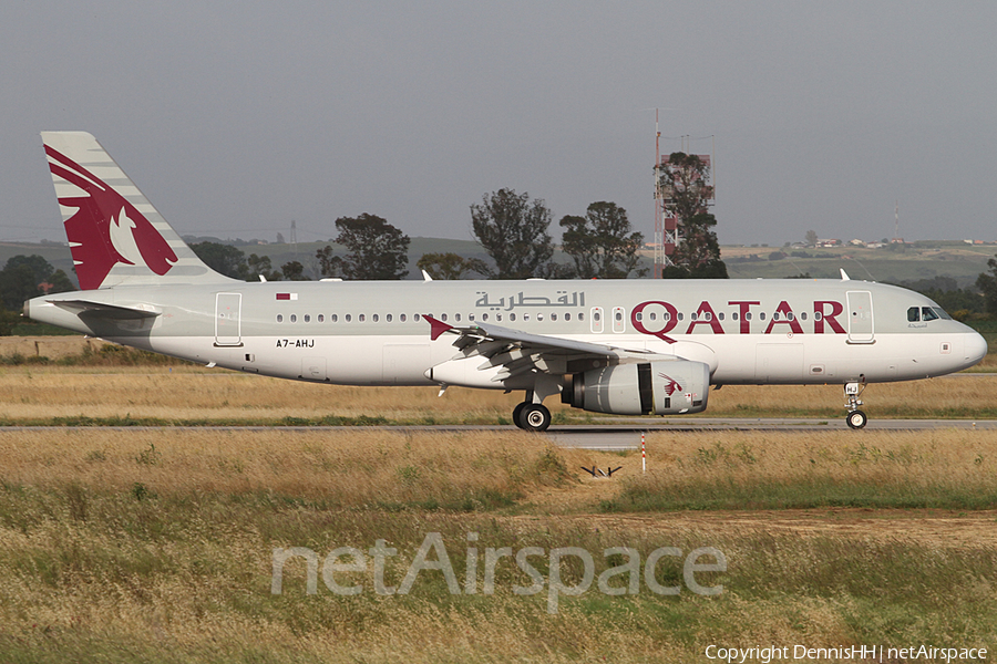 Qatar Airways Airbus A320-232 (A7-AHJ) | Photo 384564