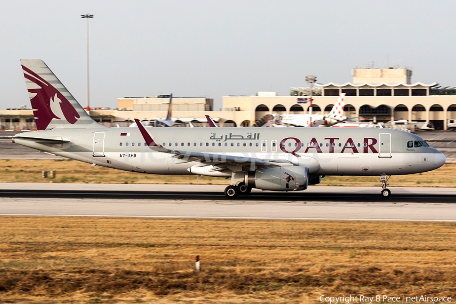 Qatar Airways Airbus A320-232 (A7-AHR) | Photo 328501