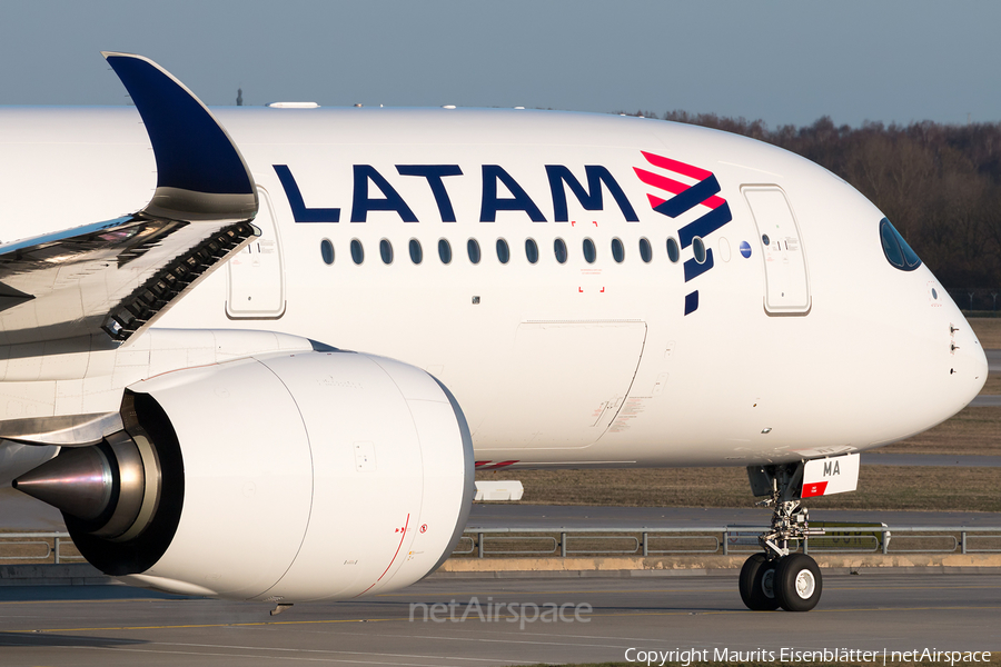 Qatar Airways (LATAM Airlines Brasil) Airbus A350-941 (A7-AMA) | Photo 153985