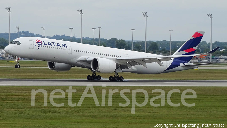 Qatar Airways (LATAM Airlines Brasil) Airbus A350-941 (A7-AMA) | Photo 186239
