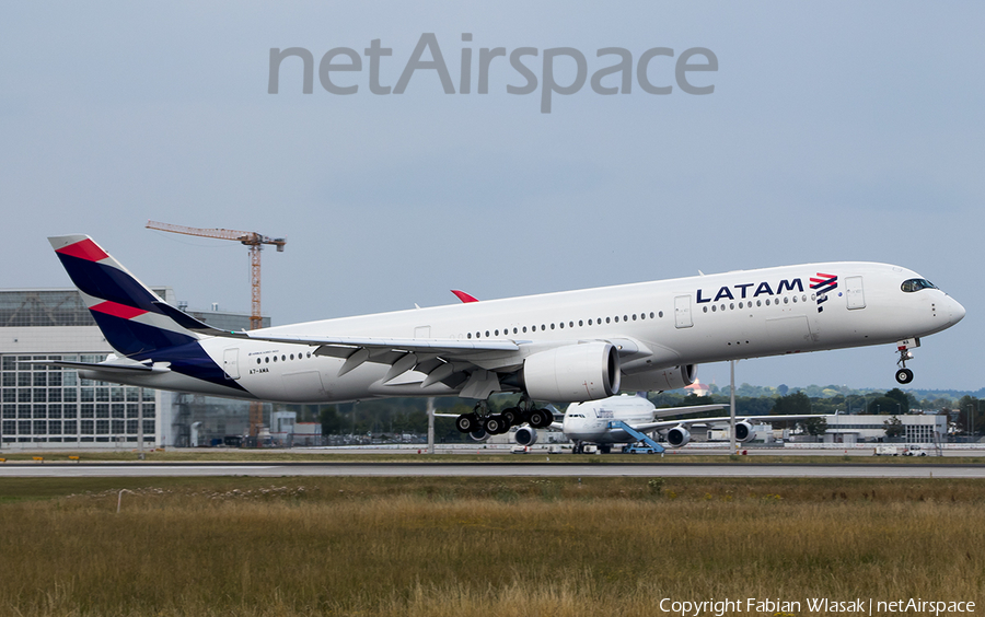Qatar Airways (LATAM Airlines Brasil) Airbus A350-941 (A7-AMA) | Photo 252939