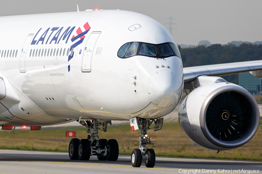 Qatar Airways (LATAM Airlines Brasil) Airbus A350-941 (A7-AMD) | Photo 200425