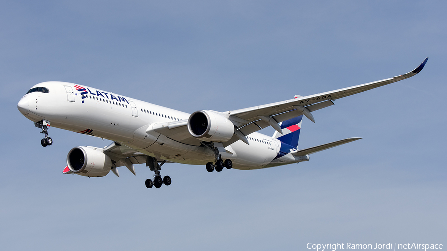 LATAM Airlines Brasil Airbus A350-941 (A7-AQA) | Photo 379318