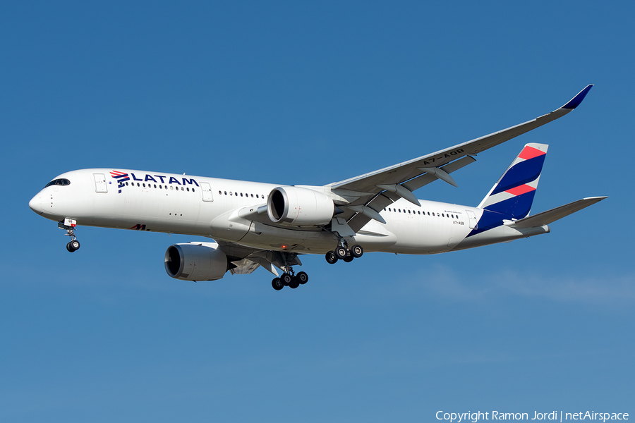 LATAM Airlines Chile Airbus A350-941 (A7-AQB) | Photo 366683