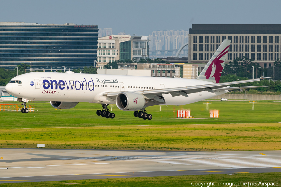 Qatar Airways Boeing 777-3DZ(ER) (A7-BAA) | Photo 520425