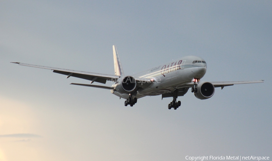 Qatar Airways Boeing 777-3DZ(ER) (A7-BAC) | Photo 327165