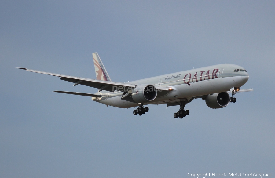 Qatar Airways Boeing 777-3DZ(ER) (A7-BAC) | Photo 516327