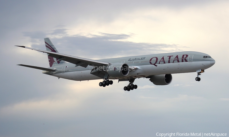 Qatar Airways Boeing 777-3DZ(ER) (A7-BAC) | Photo 516328