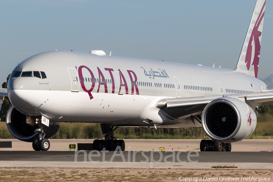 Qatar Airways Boeing 777-3DZ(ER) (A7-BAE) | Photo 255754