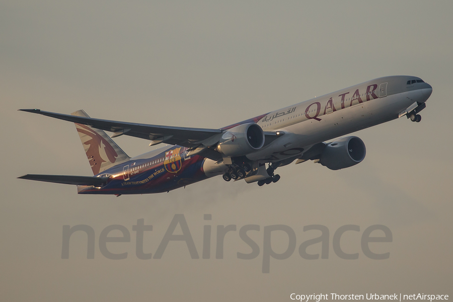 Qatar Airways Boeing 777-3DZ(ER) (A7-BAE) | Photo 118793