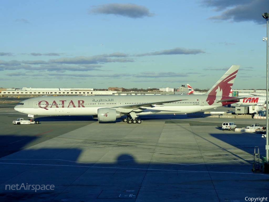 Qatar Airways Boeing 777-3DZ(ER) (A7-BAE) | Photo 75996