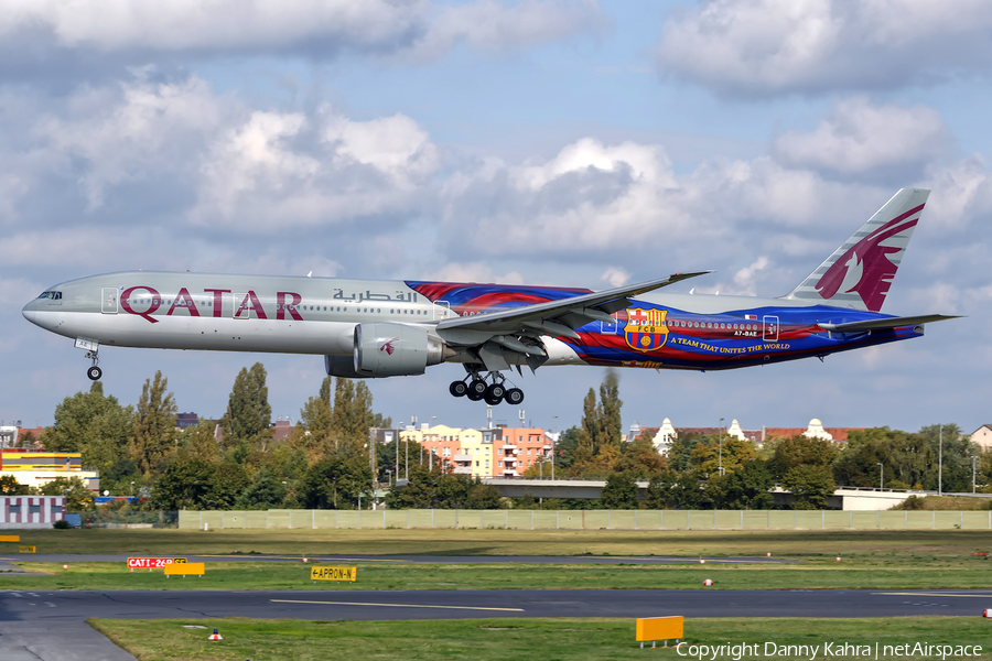 Qatar Airways Boeing 777-3DZ(ER) (A7-BAE) | Photo 189012