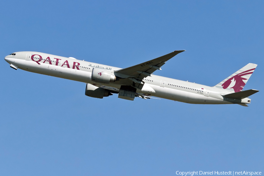 Qatar Airways Boeing 777-3DZ(ER) (A7-BAI) | Photo 526755