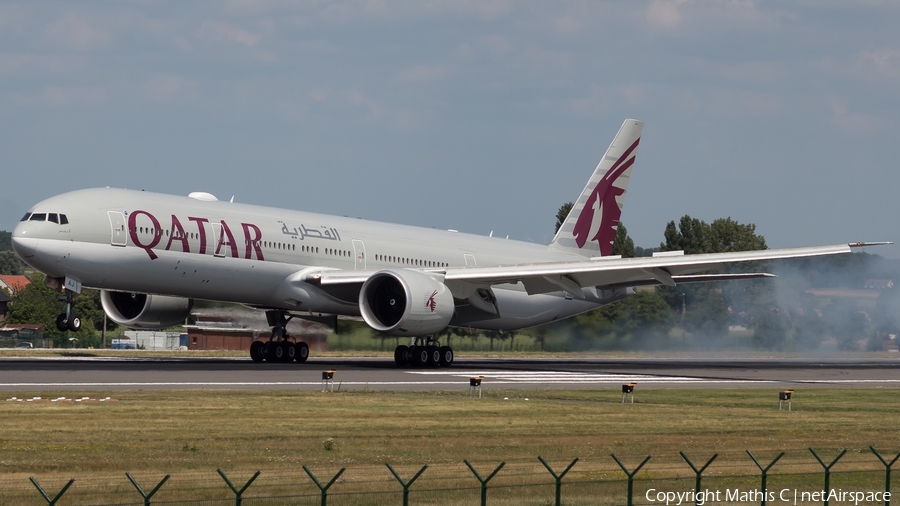 Qatar Airways Boeing 777-3DZ(ER) (A7-BAJ) | Photo 379456