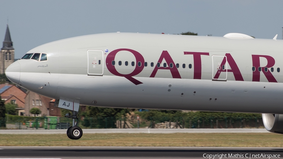 Qatar Airways Boeing 777-3DZ(ER) (A7-BAJ) | Photo 379457