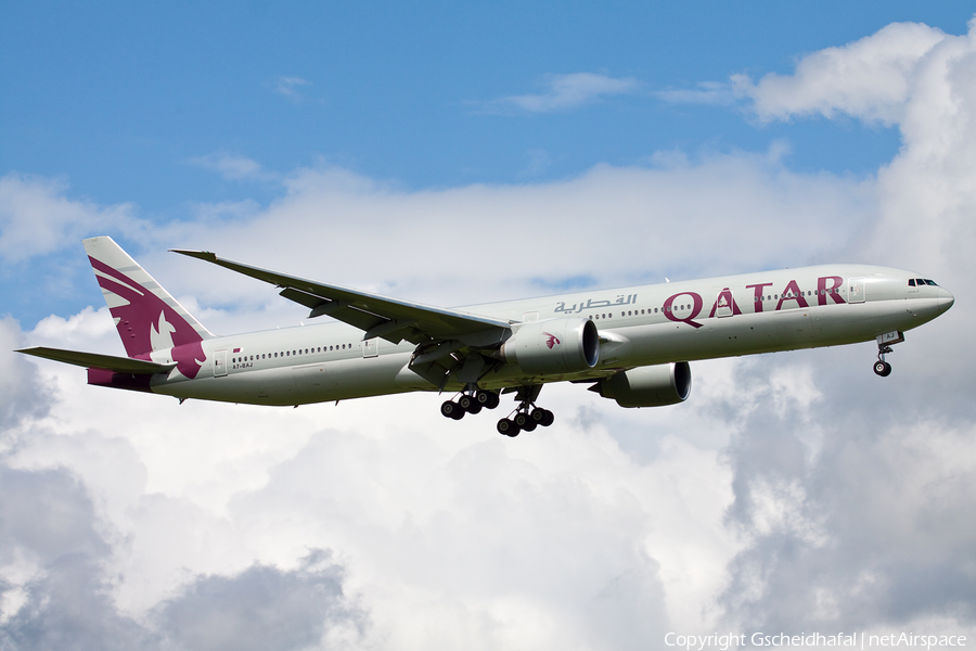 Qatar Airways Boeing 777-3DZ(ER) (A7-BAJ) | Photo 53128