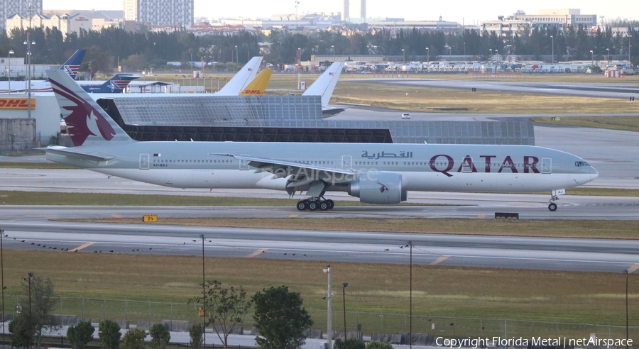 Qatar Airways Boeing 777-3DZ(ER) (A7-BAJ) | Photo 435081