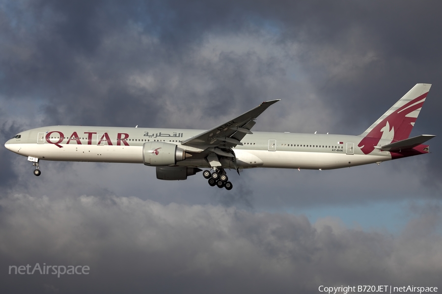Qatar Airways Boeing 777-3DZ(ER) (A7-BAK) | Photo 64489