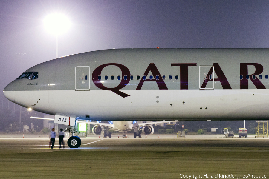 Qatar Airways Boeing 777-3DZ(ER) (A7-BAM) | Photo 294521