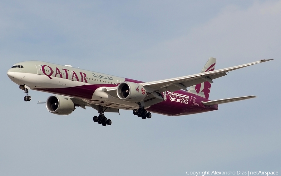 Qatar Airways Boeing 777-3DZ(ER) (A7-BAM) | Photo 553257