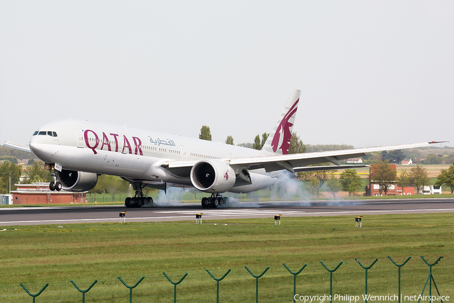 Qatar Airways Boeing 777-3DZ(ER) (A7-BAQ) | Photo 256883