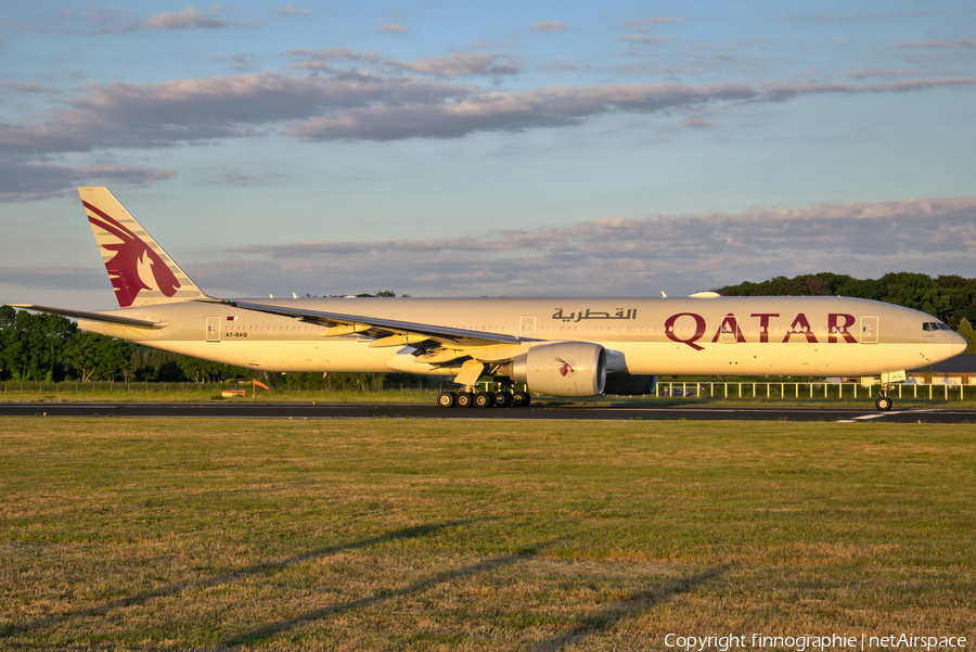 Qatar Airways Boeing 777-3DZ(ER) (A7-BAQ) | Photo 420072