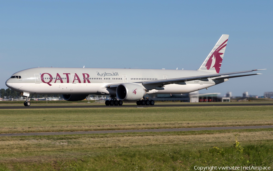 Qatar Airways Boeing 777-3DZ(ER) (A7-BAT) | Photo 429998