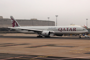 Qatar Airways Boeing 777-3DZ(ER) (A7-BAT) at  Paris - Charles de Gaulle (Roissy), France