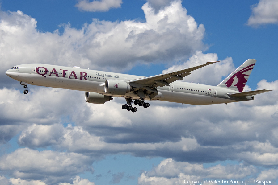 Qatar Airways Boeing 777-3DZ(ER) (A7-BAT) | Photo 510609