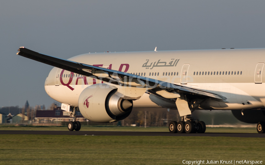 Qatar Airways Boeing 777-3DZ(ER) (A7-BAV) | Photo 105003