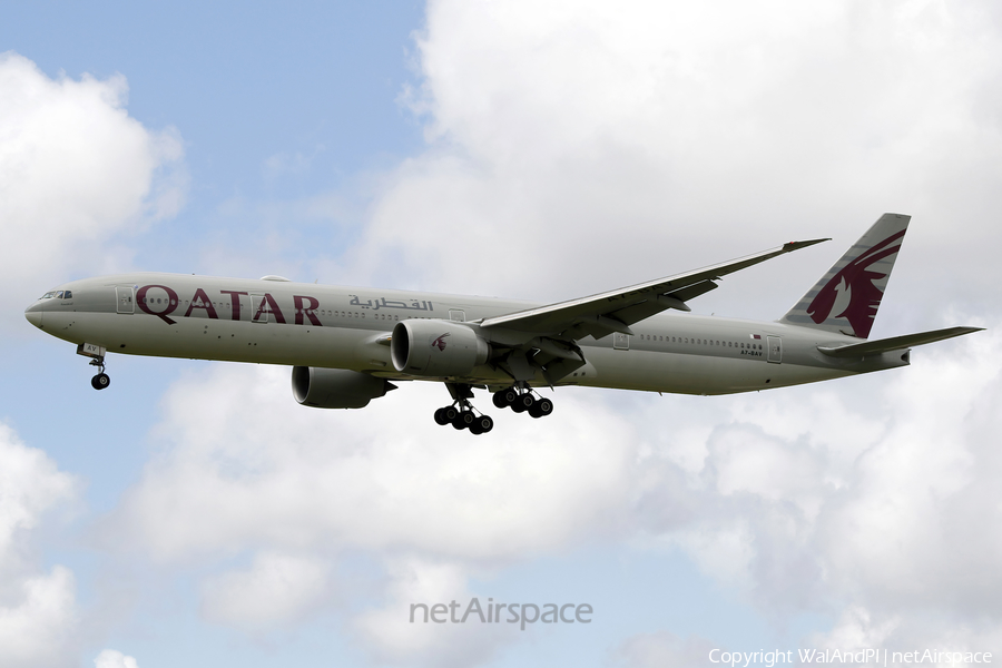 Qatar Airways Boeing 777-3DZ(ER) (A7-BAV) | Photo 520169