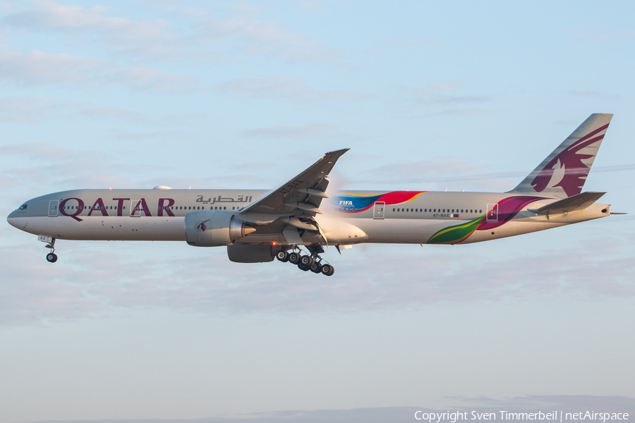 Qatar Airways Boeing 777-3DZ(ER) (A7-BAX) | Photo 467077