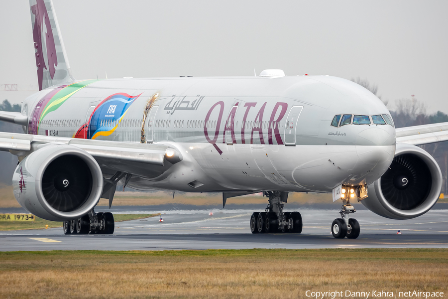 Qatar Airways Boeing 777-3DZ(ER) (A7-BAX) | Photo 284884