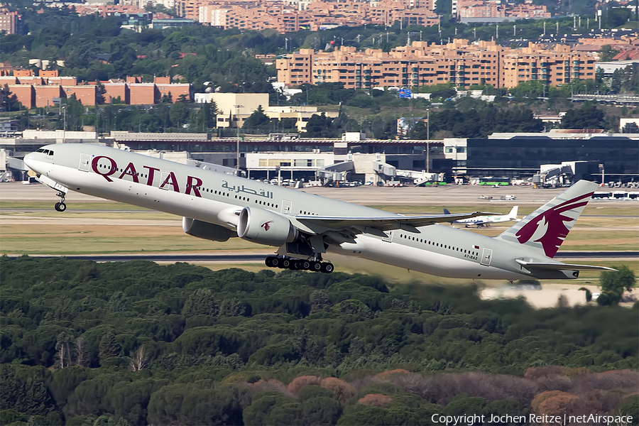 Qatar Airways Boeing 777-3DZ(ER) (A7-BAZ) | Photo 47253