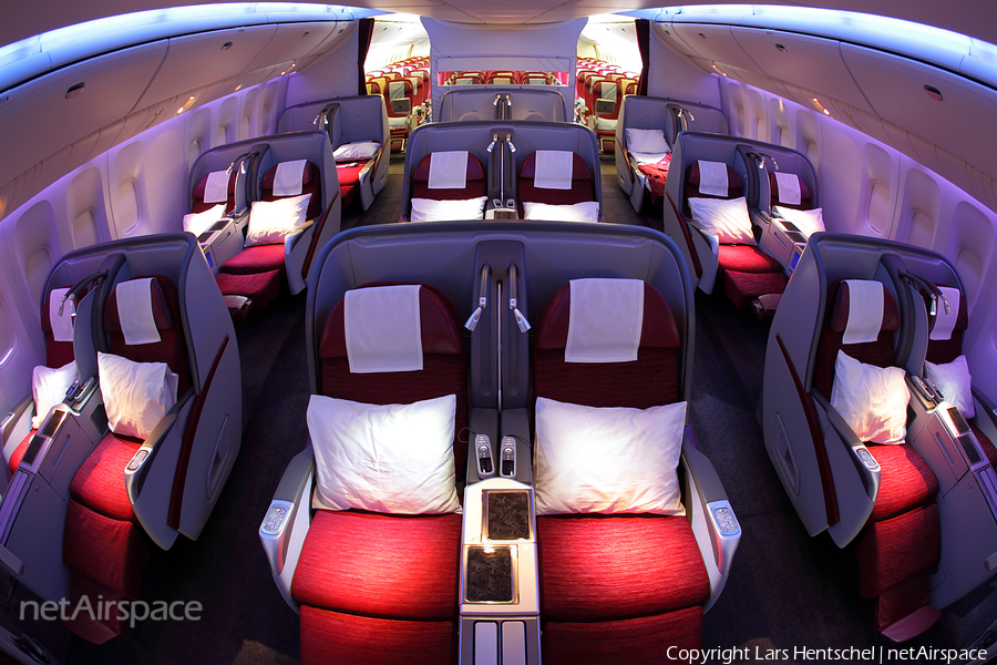 Qatar Airways Boeing 777-2DZ(LR) (A7-BBB) | Photo 396385