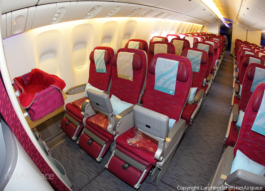 Qatar Airways Boeing 777-2DZ(LR) (A7-BBB) | Photo 396387
