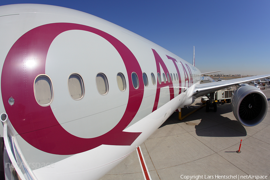 Qatar Airways Boeing 777-2DZ(LR) (A7-BBB) | Photo 396388