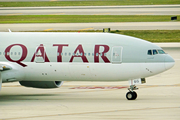 Qatar Airways Boeing 777-2DZ(LR) (A7-BBG) at  Miami - International, United States