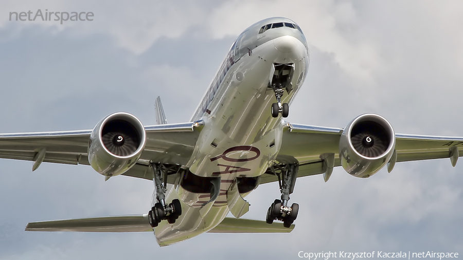 Qatar Airways Boeing 777-2DZ(LR) (A7-BBI) | Photo 41354