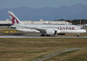 Qatar Airways Boeing 787-8 Dreamliner (A7-BCJ) at  Milan - Malpensa, Italy