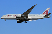 Qatar Airways Boeing 787-8 Dreamliner (A7-BCL) at  Jakarta - Soekarno-Hatta International, Indonesia